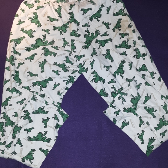 💥Comfy Peace frog PJS - Picture 3 of 6